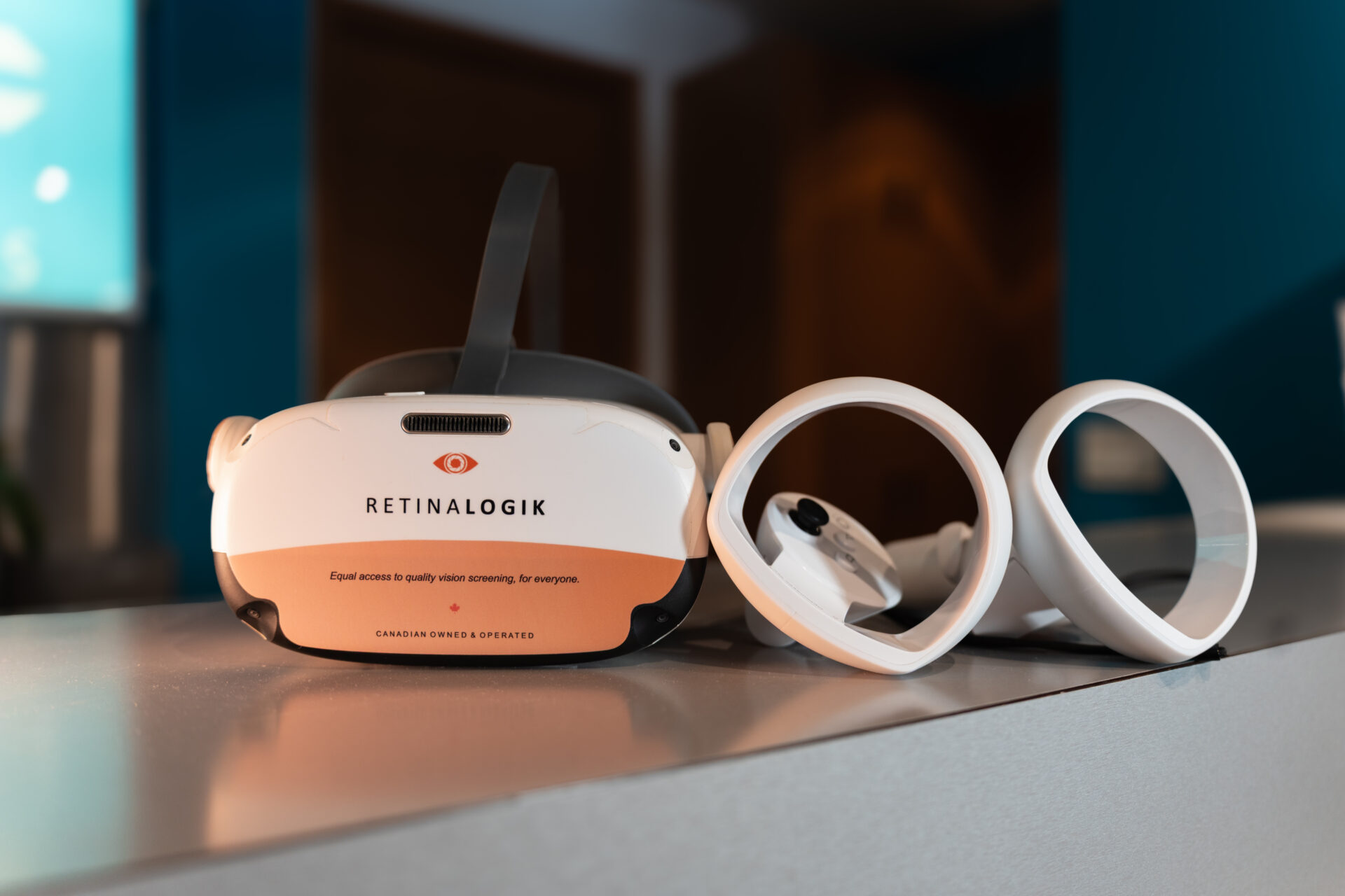 RetinaLogik RVF200 virtual visual field testing headset and handheld controllers